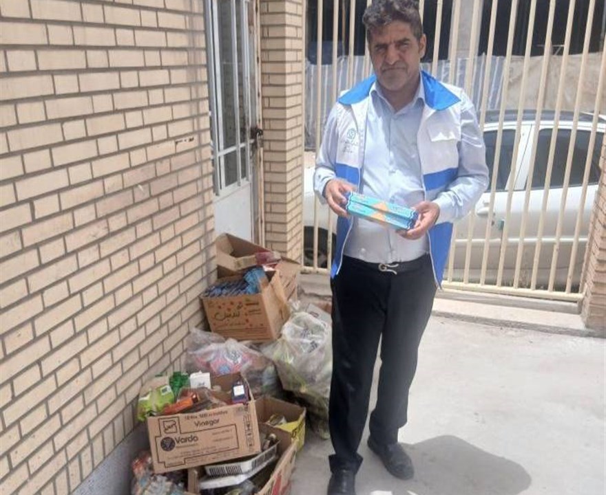جمع آوری و معدوم سازی محصولات تاریخ گذشته توسط بازرسان بهداشت محیط