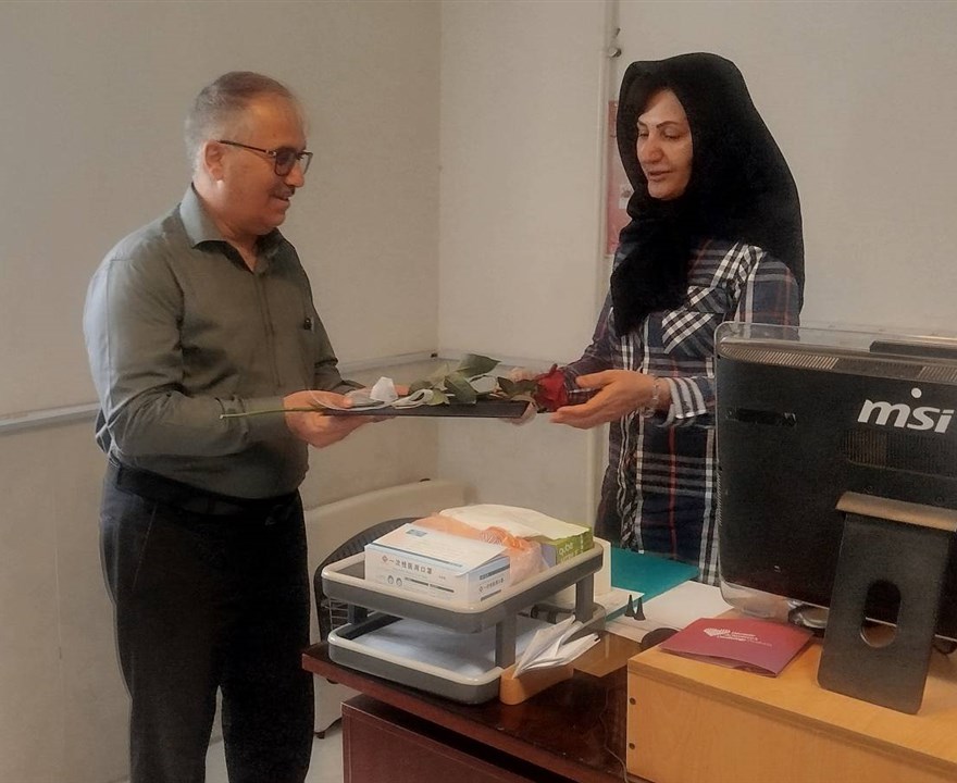 تجلیل معاون بهداشتی دانشکده علوم پزشکی سیرجان  از پزشکان مراکز خدمات جامع سلامت رزمندگان و پایگاه علی بن موسی الرضا به مناسبت روز پزشک