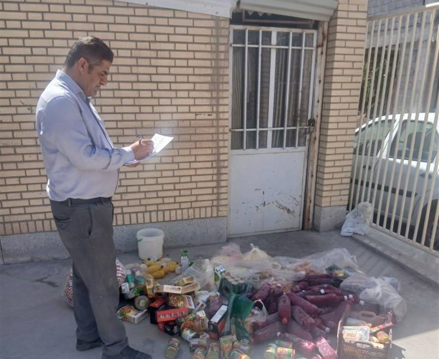 تداوم  گشت های  مشترک تیم های بازرسی و نظارتی در جهت ارتقاء وضعیت بهداشتی مراکز تهیه و توزیع مواد غذایی و اماکن عمومی شهرستان